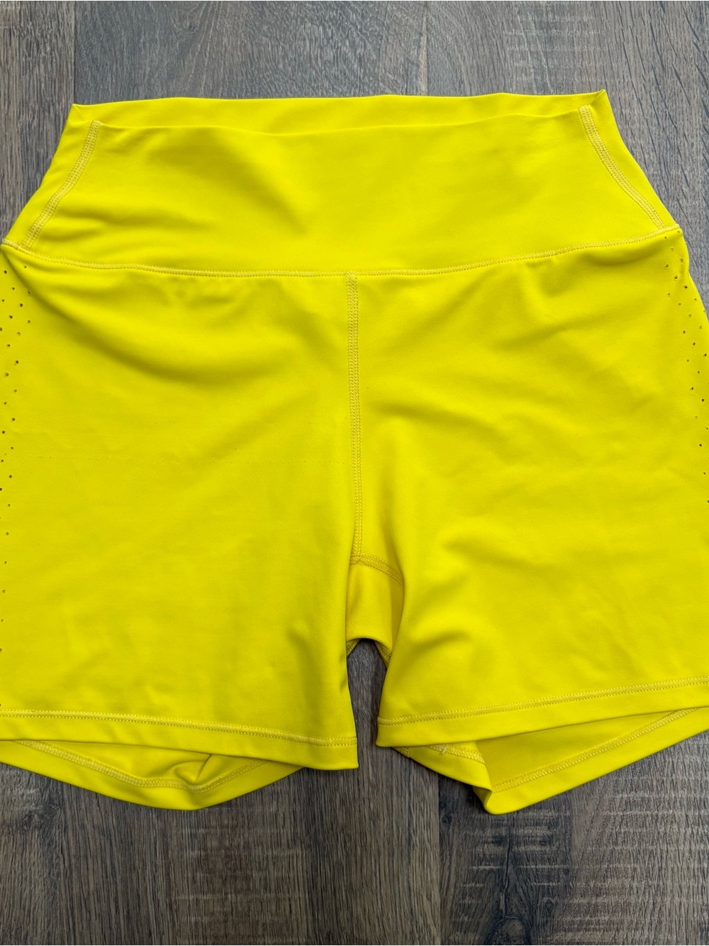 Buffbunny Collection Yellow high waisted biker Shorts size medium